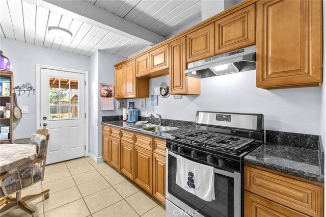 18585 14th, Bloomington, CA 92316