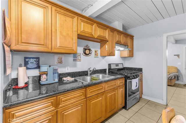 18585 14th, Bloomington, CA 92316