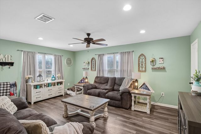 2840 Vz County Road 3211, Wills Point, TX 75169