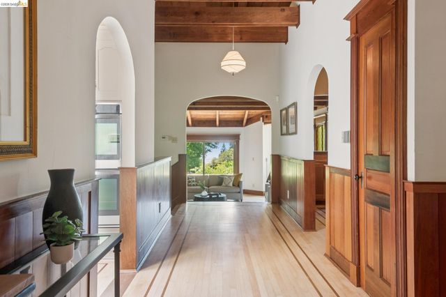 1090 Cragmont Ave, Berkeley, CA 94708
