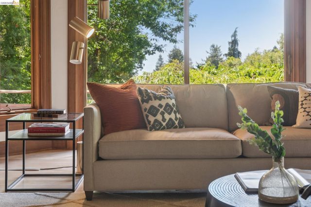 1090 Cragmont Ave, Berkeley, CA 94708