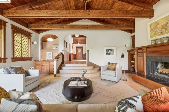 1090 Cragmont Ave, Berkeley, CA 94708