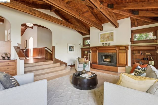 1090 Cragmont Ave, Berkeley, CA 94708