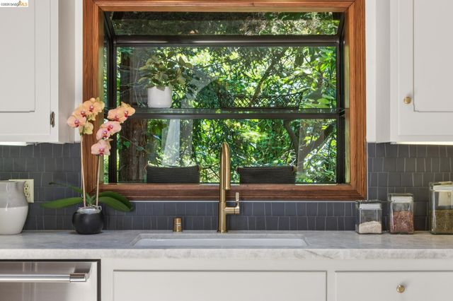 1090 Cragmont Ave, Berkeley, CA 94708