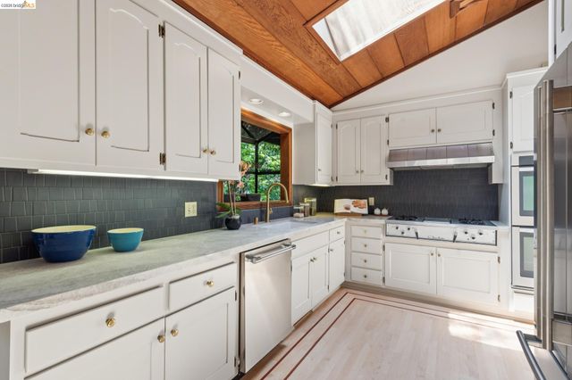 1090 Cragmont Ave, Berkeley, CA 94708