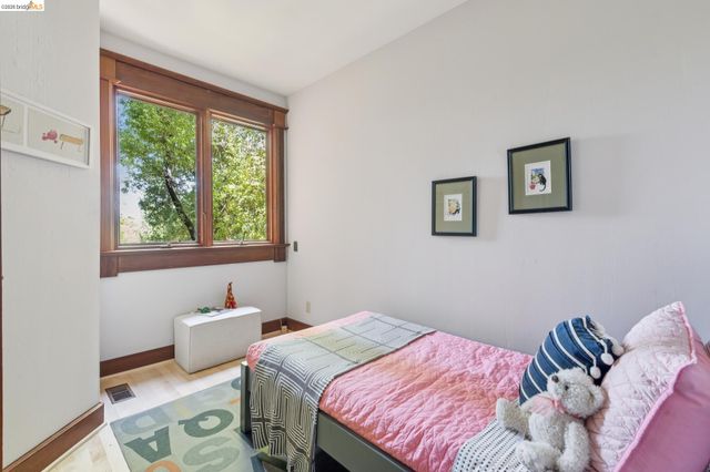 1090 Cragmont Ave, Berkeley, CA 94708