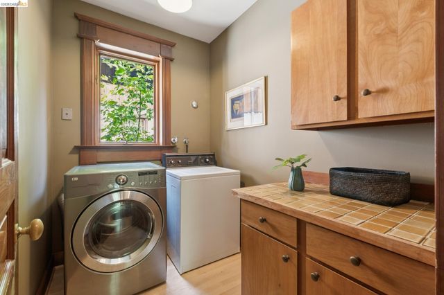 1090 Cragmont Ave, Berkeley, CA 94708