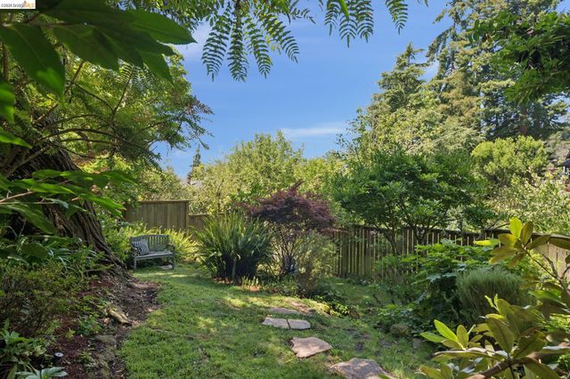 1090 Cragmont Ave, Berkeley, CA 94708