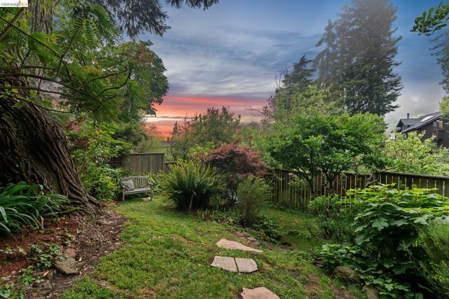 1090 Cragmont Ave, Berkeley, CA 94708