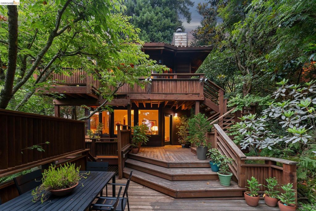1090 Cragmont Ave, Berkeley, CA 94708