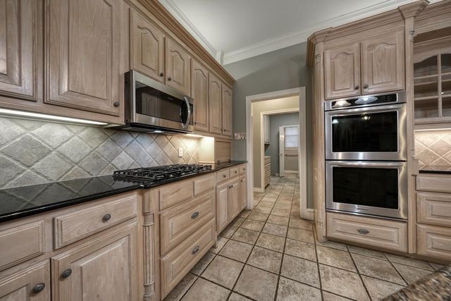 215 Clubview Dr, Hideaway, TX 75771