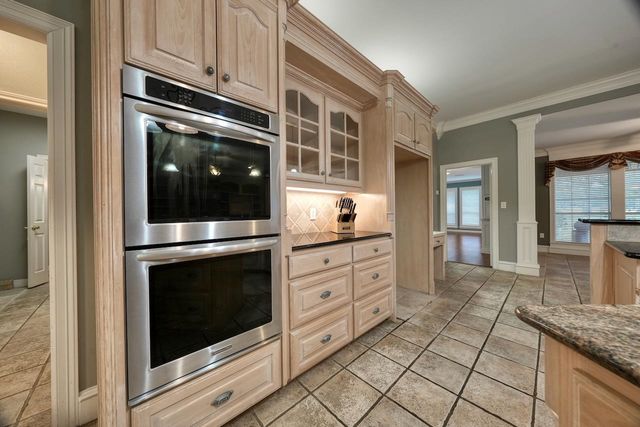 215 Clubview Dr, Hideaway, TX 75771