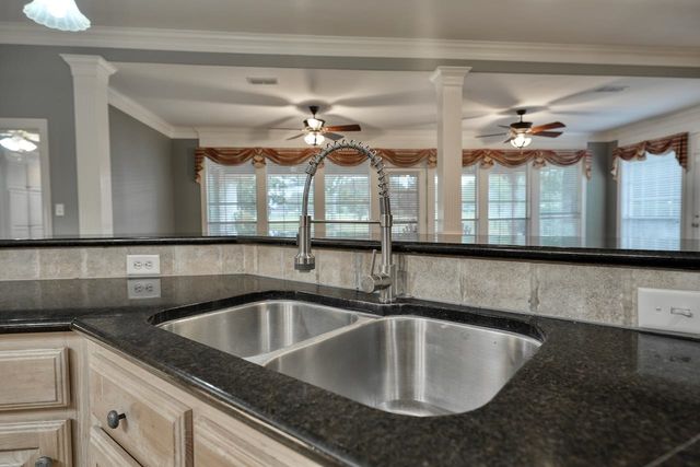 215 Clubview Dr, Hideaway, TX 75771