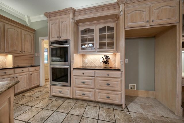 215 Clubview Dr, Hideaway, TX 75771