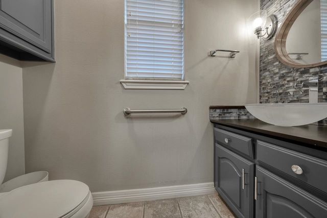 215 Clubview Dr, Hideaway, TX 75771