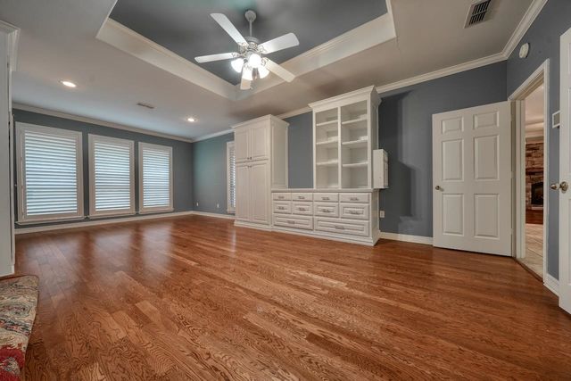 215 Clubview Dr, Hideaway, TX 75771