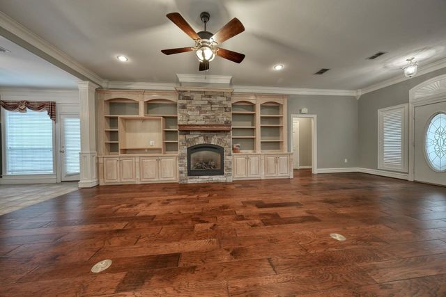 215 Clubview Dr, Hideaway, TX 75771