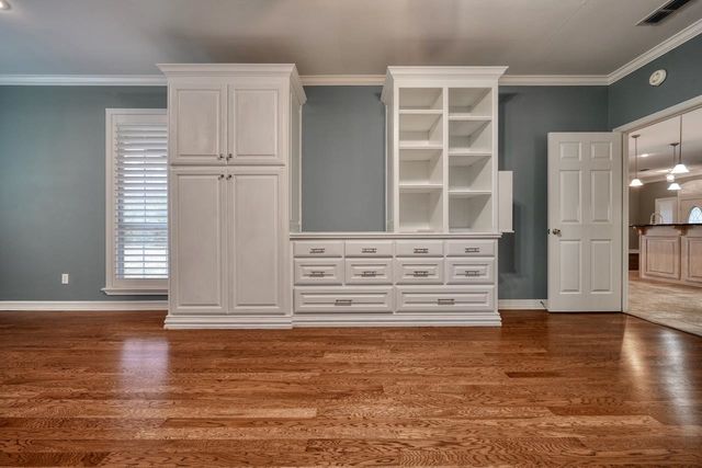 215 Clubview Dr, Hideaway, TX 75771