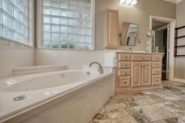 215 Clubview Dr, Hideaway, TX 75771