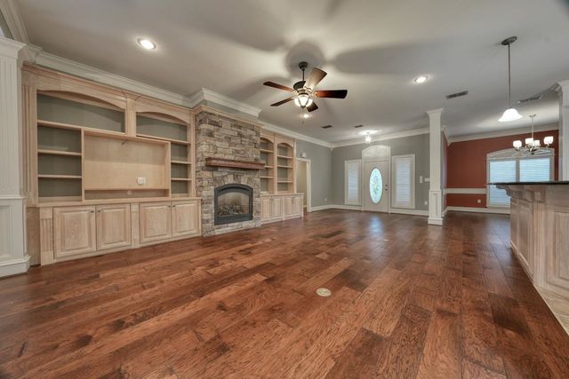 215 Clubview Dr, Hideaway, TX 75771