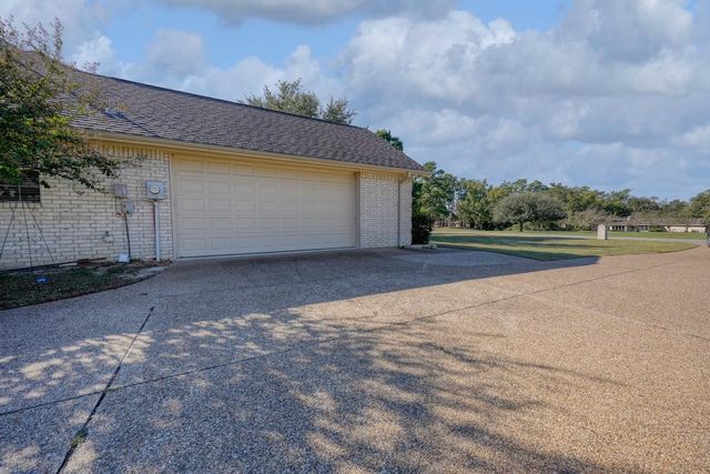 215 Clubview Dr, Hideaway, TX 75771