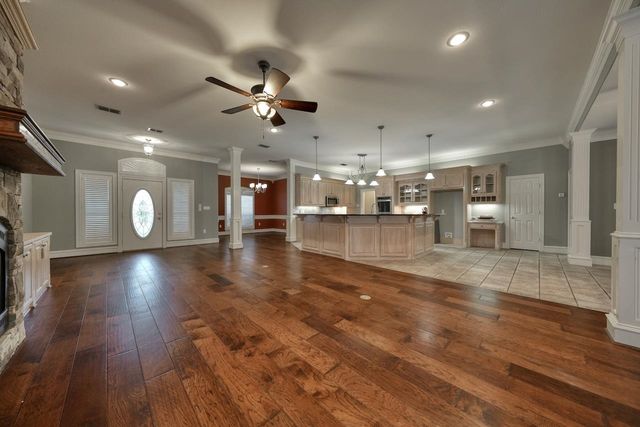 215 Clubview Dr, Hideaway, TX 75771