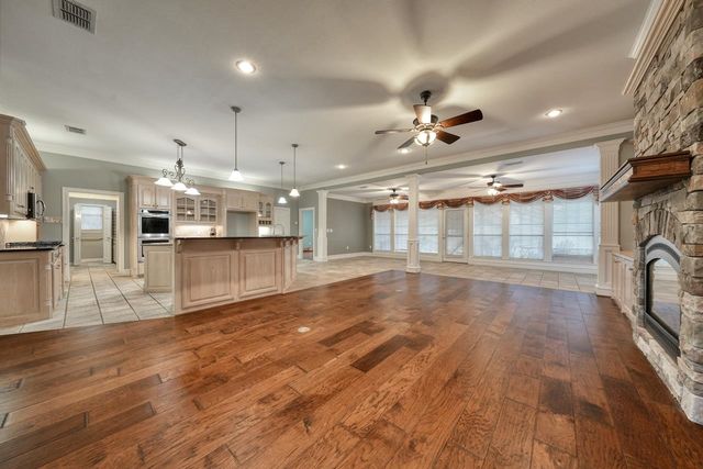 215 Clubview Dr, Hideaway, TX 75771