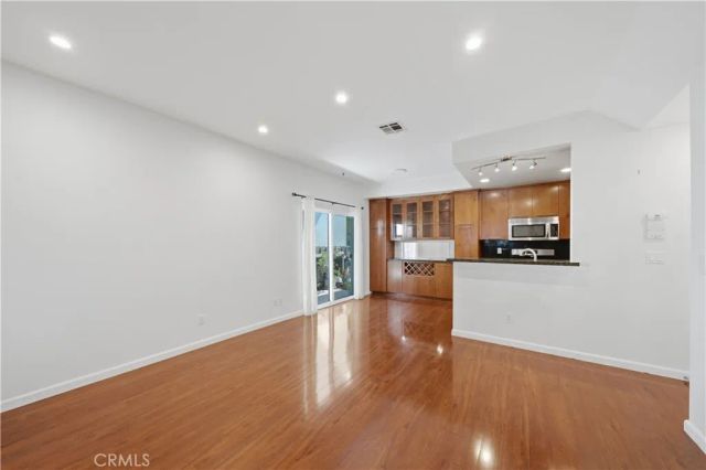 1554 N Hobart 2, Los Angeles, CA 90027