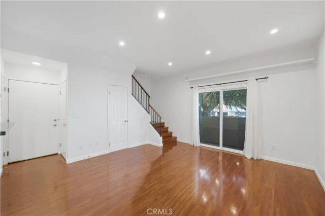 1554 N Hobart 2, Los Angeles, CA 90027