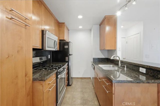 1554 N Hobart 2, Los Angeles, CA 90027