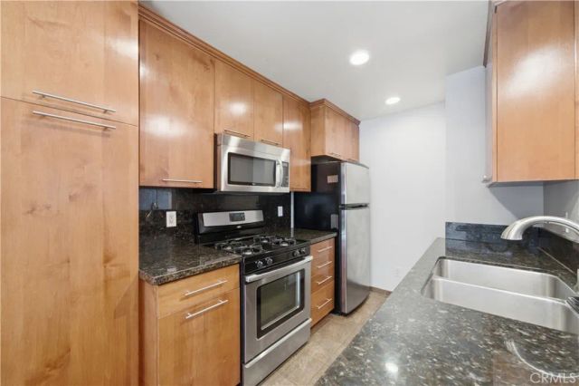 1554 N Hobart 2, Los Angeles, CA 90027