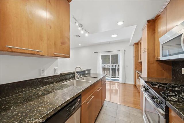 1554 N Hobart 2, Los Angeles, CA 90027