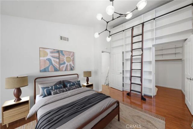1554 N Hobart 2, Los Angeles, CA 90027