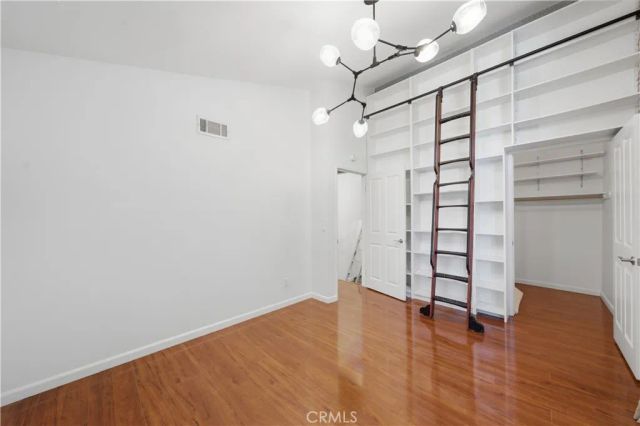 1554 N Hobart 2, Los Angeles, CA 90027