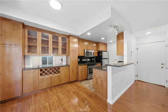 1554 N Hobart 2, Los Angeles, CA 90027