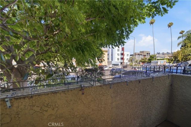 1554 N Hobart 2, Los Angeles, CA 90027