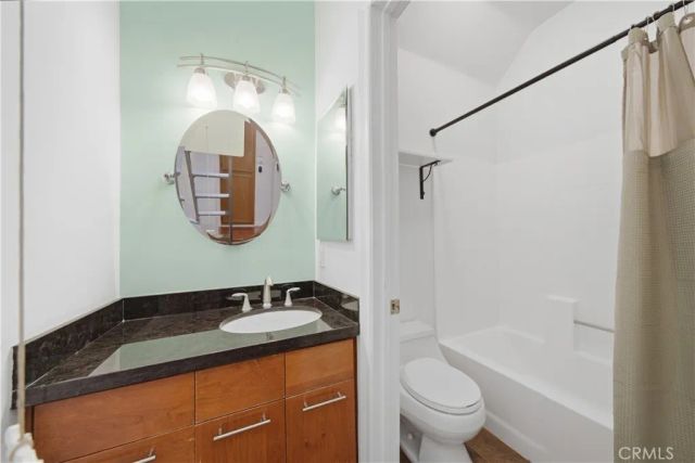 1554 N Hobart 2, Los Angeles, CA 90027