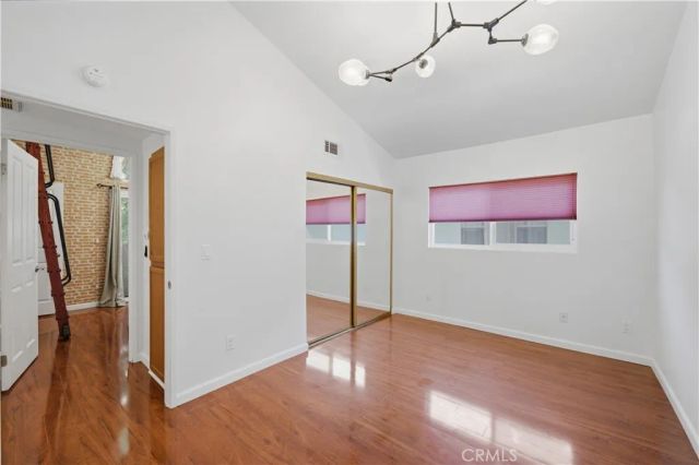 1554 N Hobart 2, Los Angeles, CA 90027