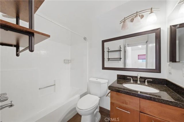 1554 N Hobart 2, Los Angeles, CA 90027