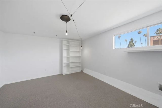 1554 N Hobart 2, Los Angeles, CA 90027