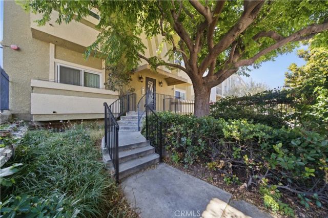 1554 N Hobart 2, Los Angeles, CA 90027