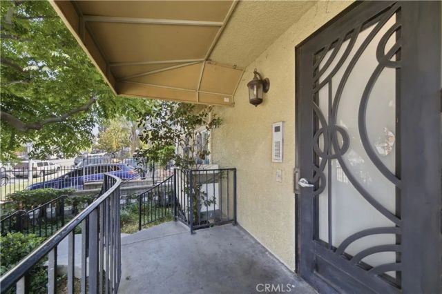 1554 N Hobart 2, Los Angeles, CA 90027