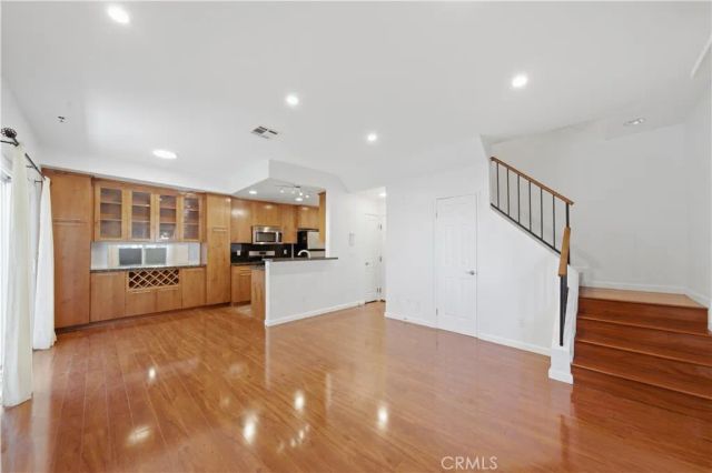 1554 N Hobart 2, Los Angeles, CA 90027