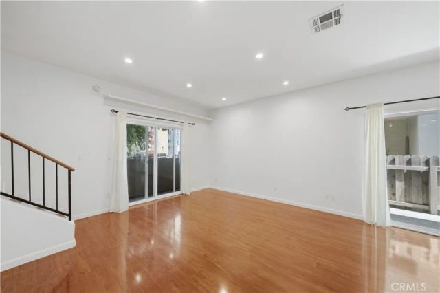 1554 N Hobart 2, Los Angeles, CA 90027