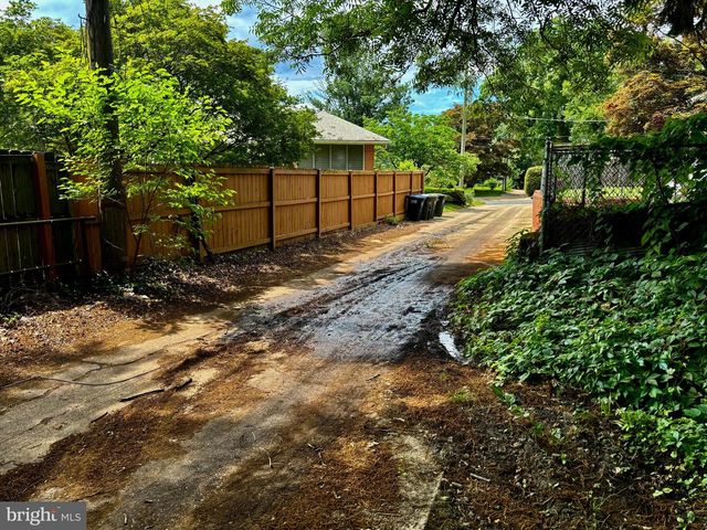8028 EASTERN AVE NW, Washington, DC 20012