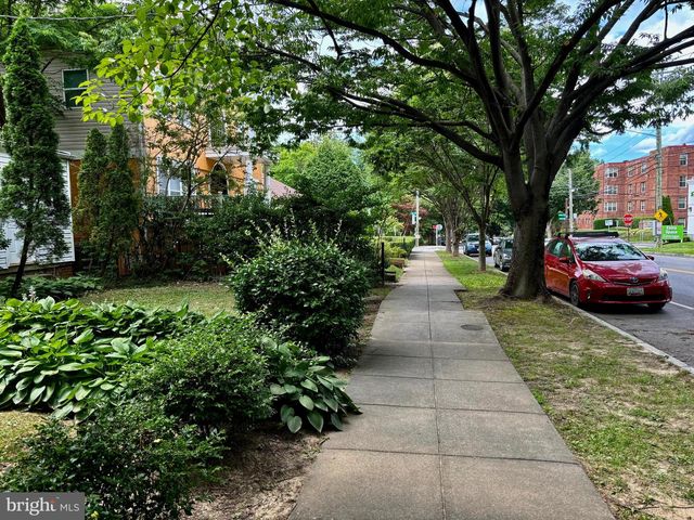 8028 EASTERN AVE NW, Washington, DC 20012