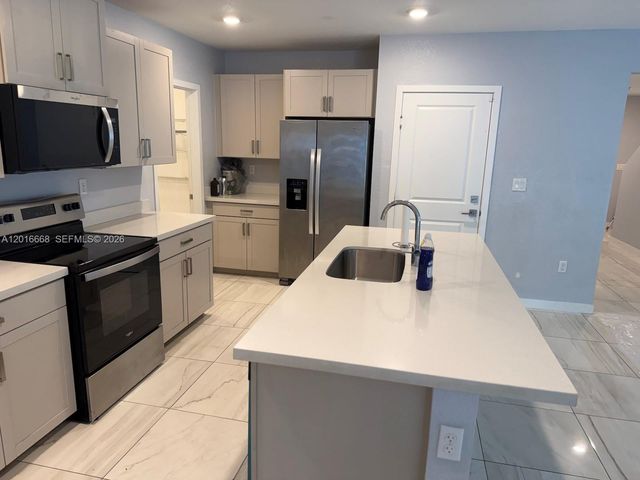 462 NE 6th Pl, Florida City, FL 33034