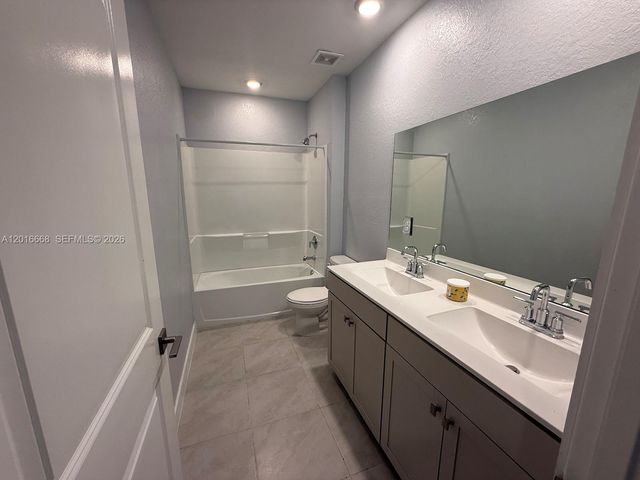 462 NE 6th Pl, Florida City, FL 33034