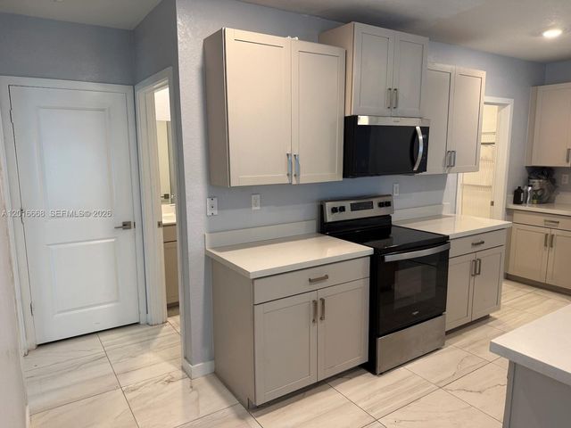 462 NE 6th Pl, Florida City, FL 33034