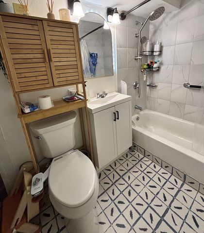108 Oak Ln 4, Brockton, MA 02301